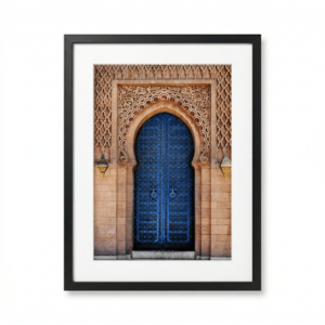 Porte bleue aux arabesques